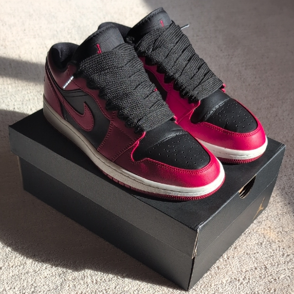 Jordan Reverse Bred Sneakers - Picture 2 of 5
